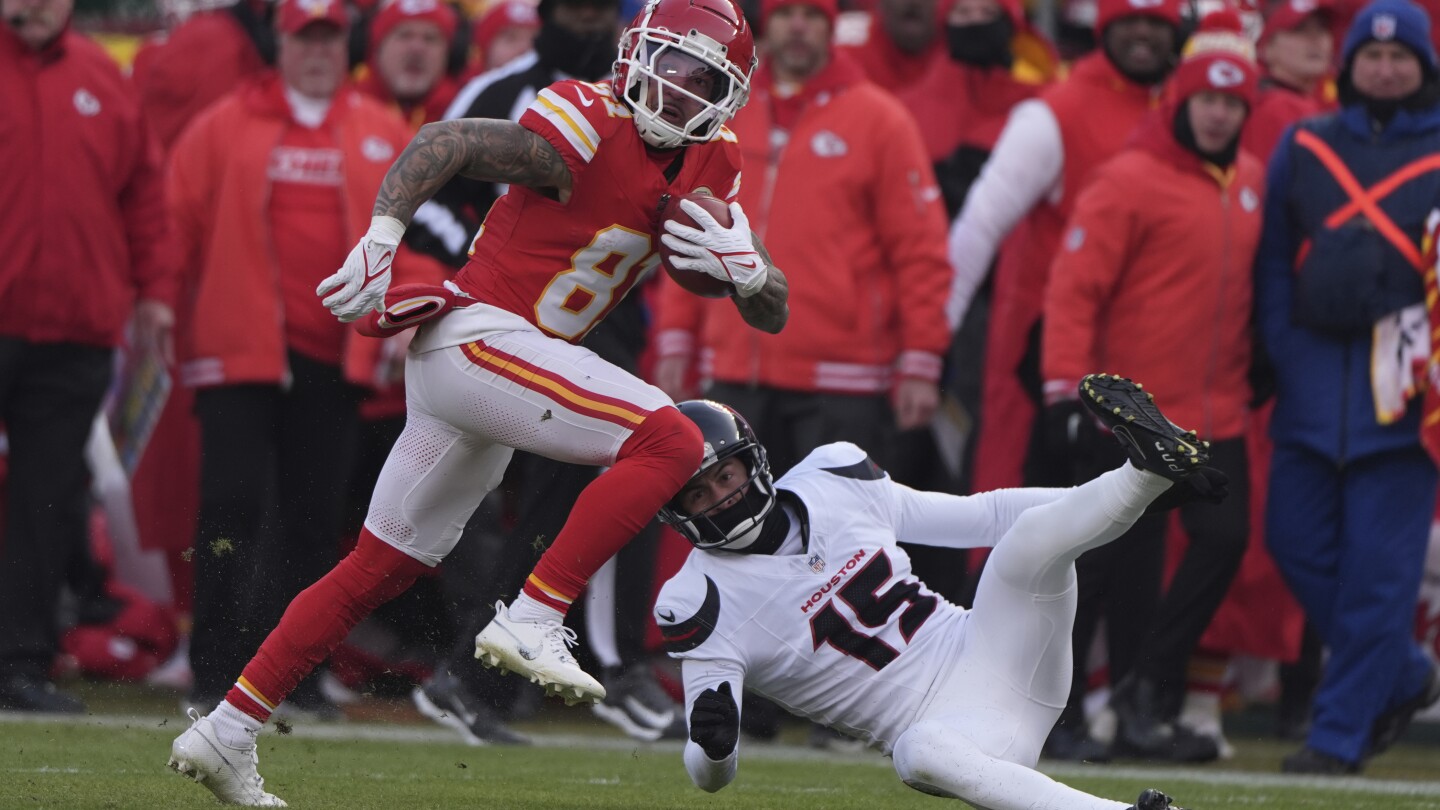 Texans’ Kris Boyd Penalized and Shoves Coach in First Play Against Chiefs